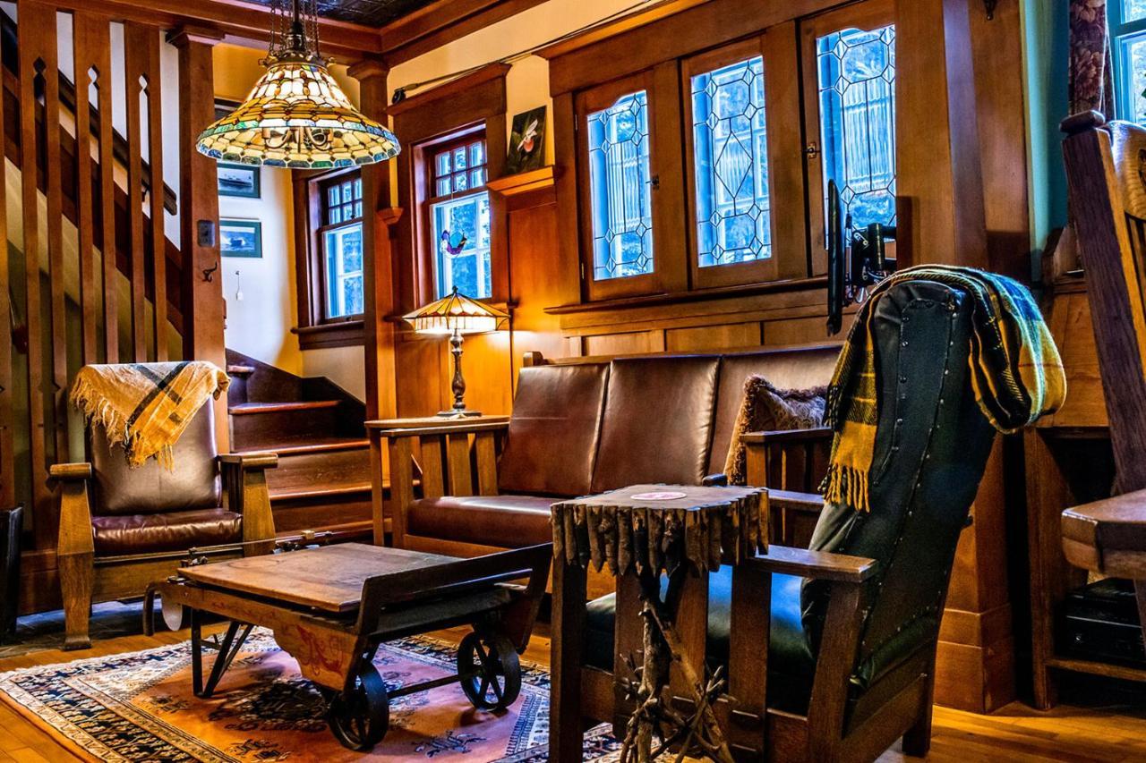 The Craftsman House Bed & Breakfast Bragg Creek Exterior photo