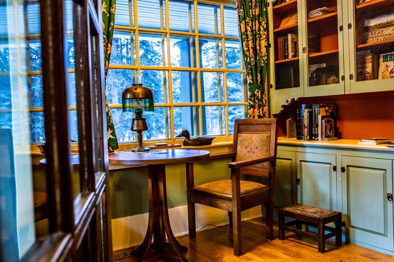 The Craftsman House Bed & Breakfast Bragg Creek Exterior photo