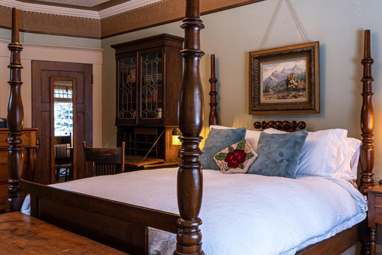 The Craftsman House Bed & Breakfast Bragg Creek Exterior photo